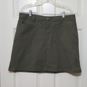 Athleta Green Skirt with Shorts Underneath Size 8